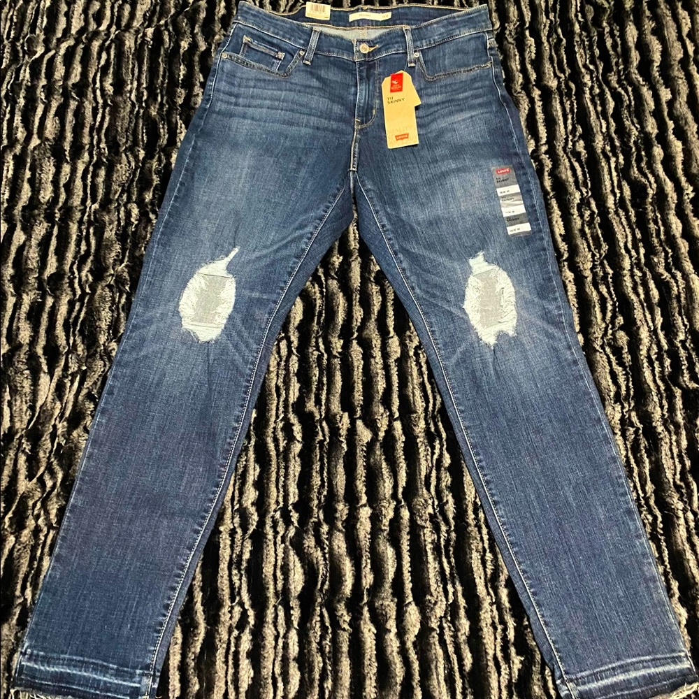 SOLD Levi’s 711 Skinny Jeans